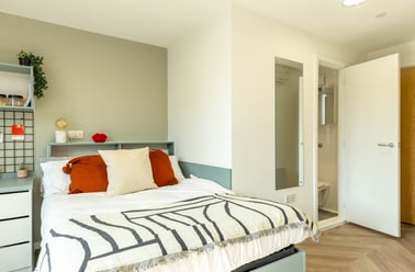 Courtyard View Studio Lower Floors, The Brook, Lower Bristol Road, Oldfield Park, Bath - Image 2